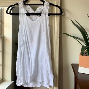 Hi-line white tank top with woven crochet racerback (small) ✨